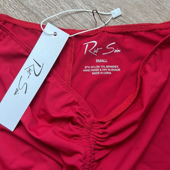 Ivy Cover Up in Fire Red - Picture 5 of 11